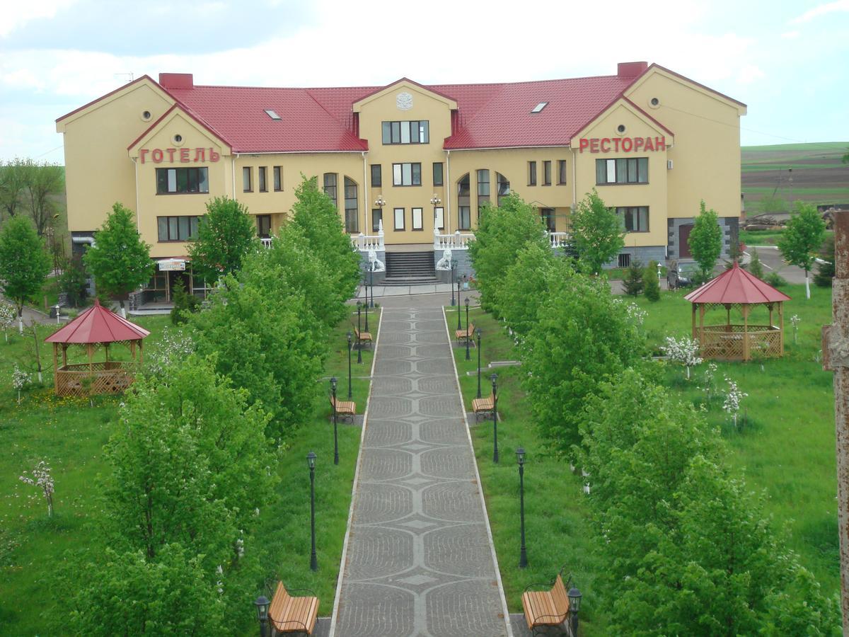 Hotel - Restaurant "Lion'S Heart" Velyka Omelyana エクステリア 写真