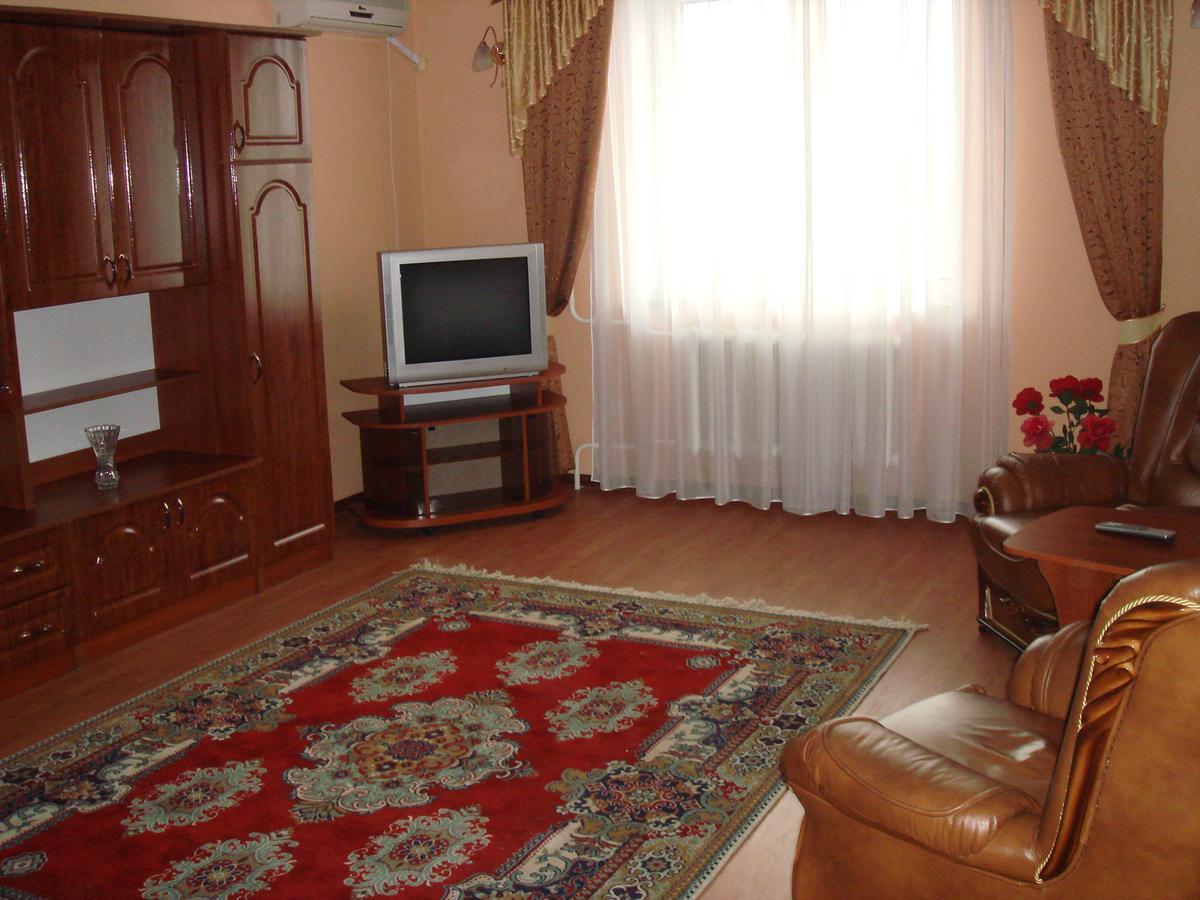 Hotel - Restaurant "Lion'S Heart" Velyka Omelyana エクステリア 写真