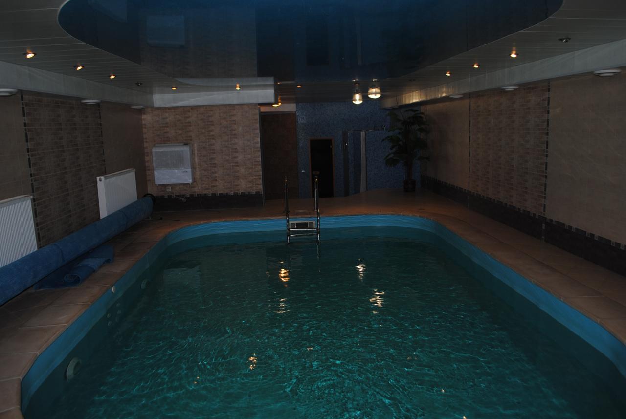 Hotel - Restaurant "Lion'S Heart" Velyka Omelyana エクステリア 写真
