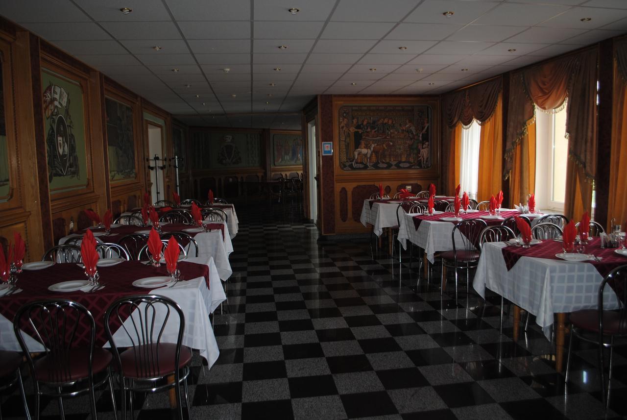 Hotel - Restaurant "Lion'S Heart" Velyka Omelyana エクステリア 写真