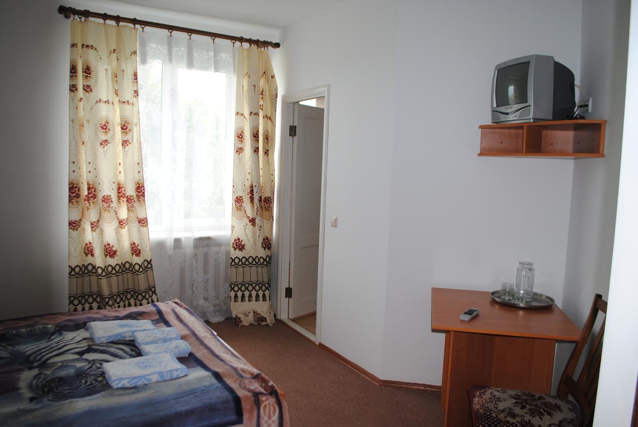 Hotel - Restaurant "Lion'S Heart" Velyka Omelyana エクステリア 写真