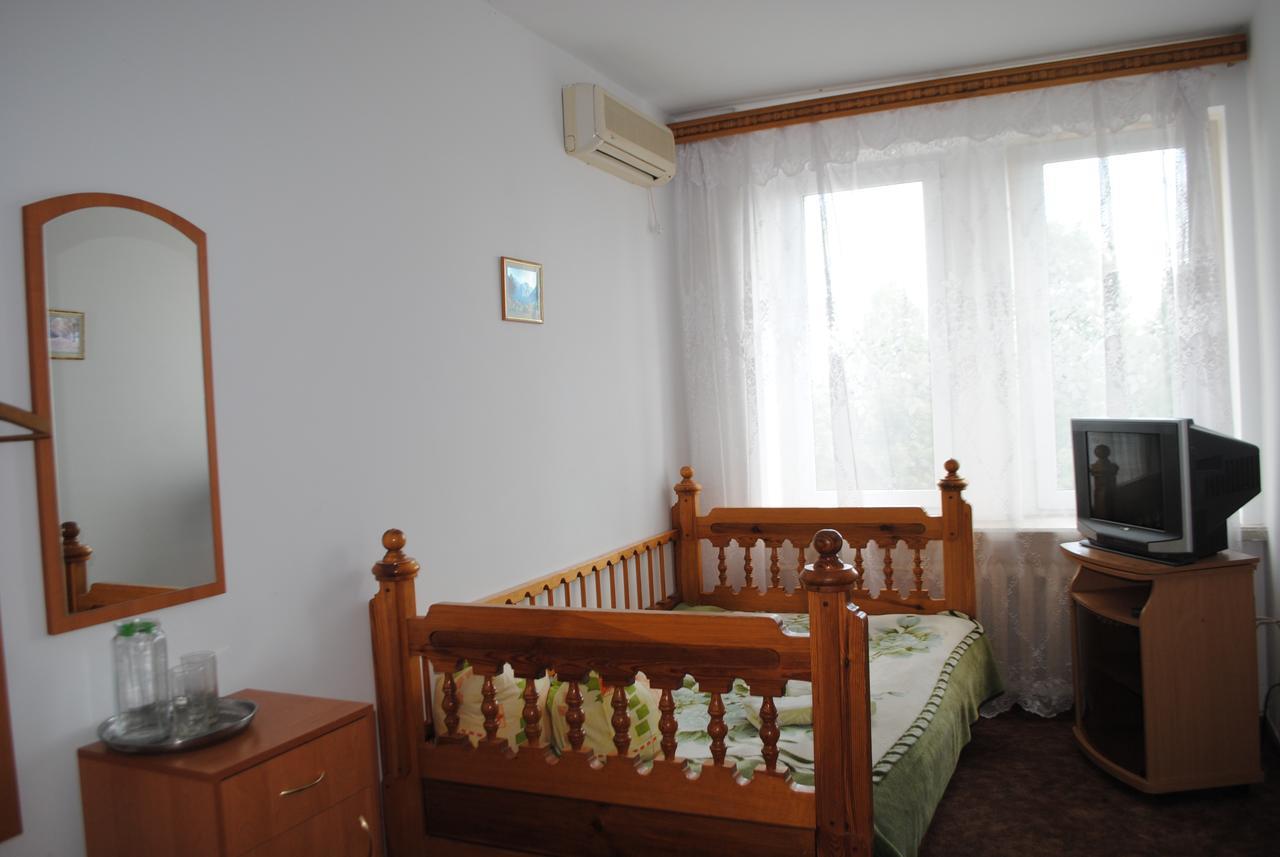 Hotel - Restaurant "Lion'S Heart" Velyka Omelyana エクステリア 写真