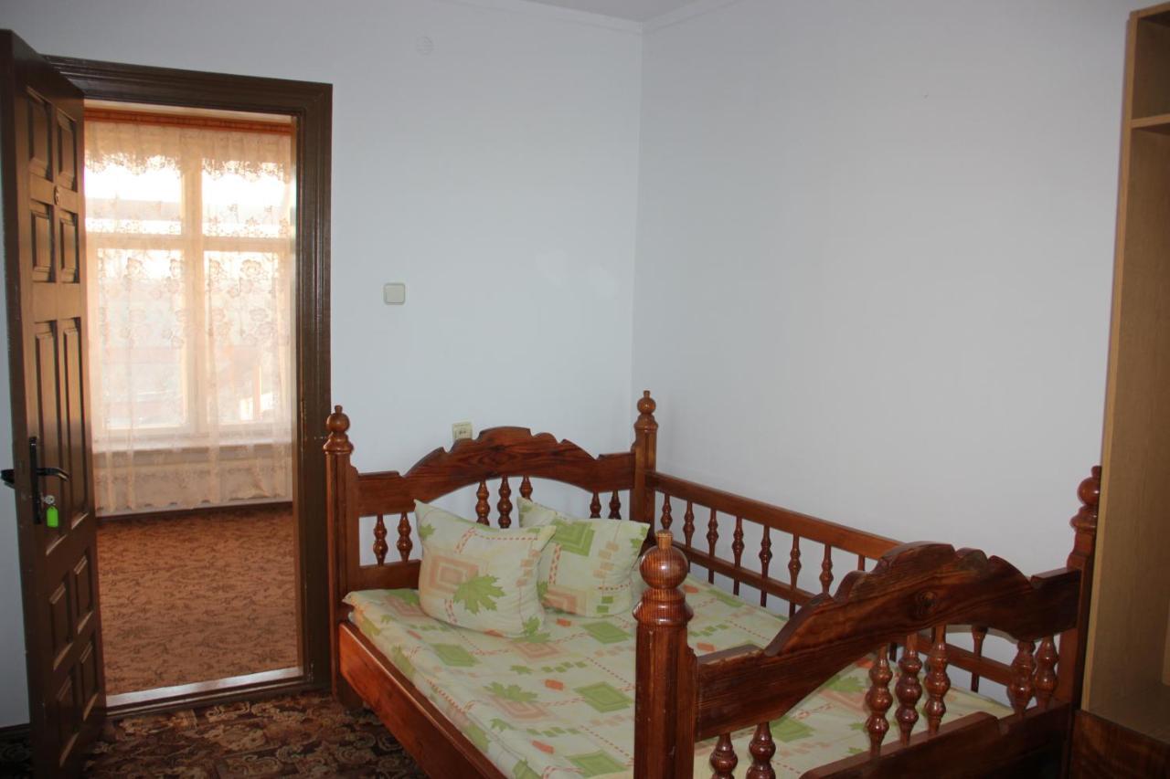 Hotel - Restaurant "Lion'S Heart" Velyka Omelyana エクステリア 写真