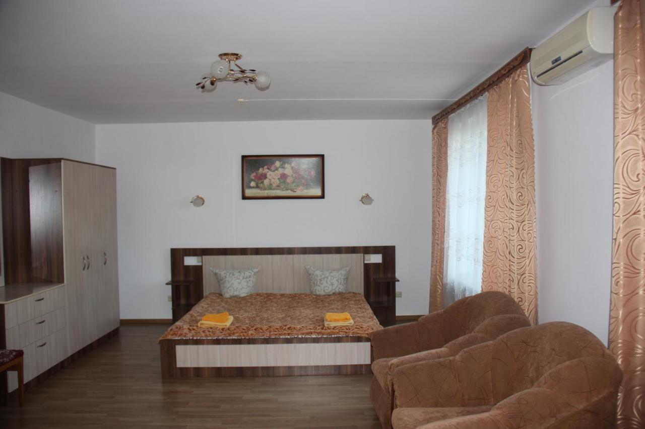 Hotel - Restaurant "Lion'S Heart" Velyka Omelyana エクステリア 写真