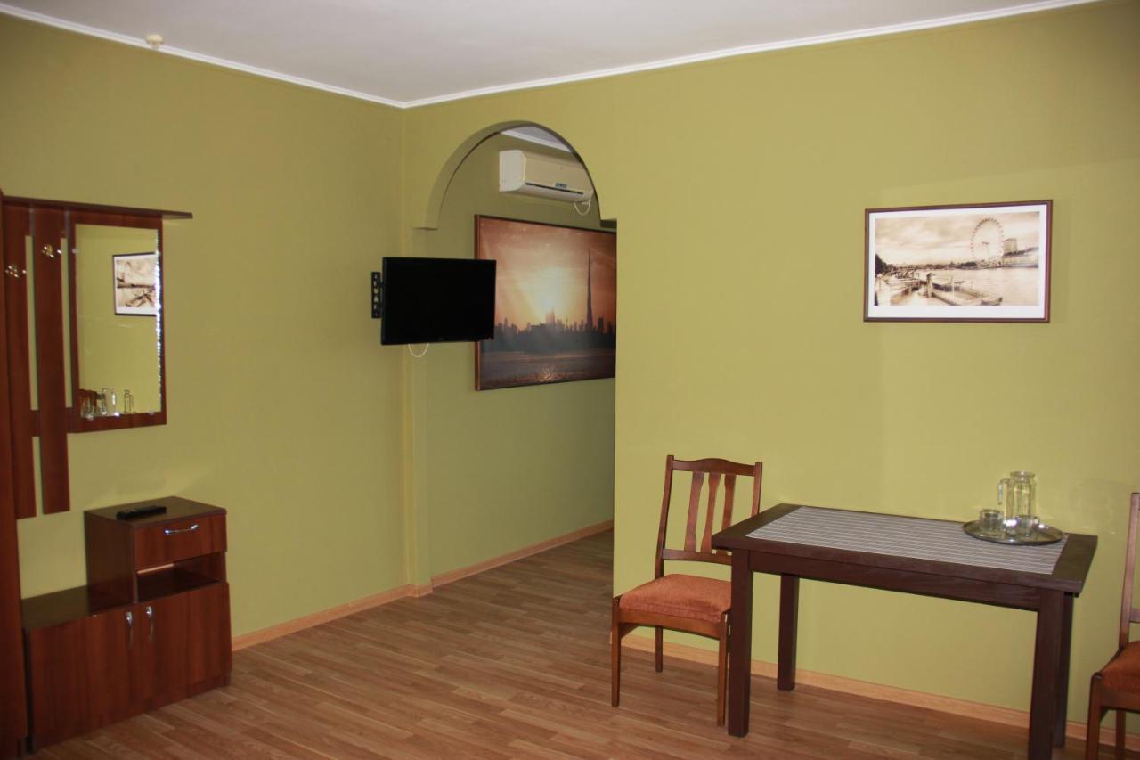 Hotel - Restaurant "Lion'S Heart" Velyka Omelyana エクステリア 写真